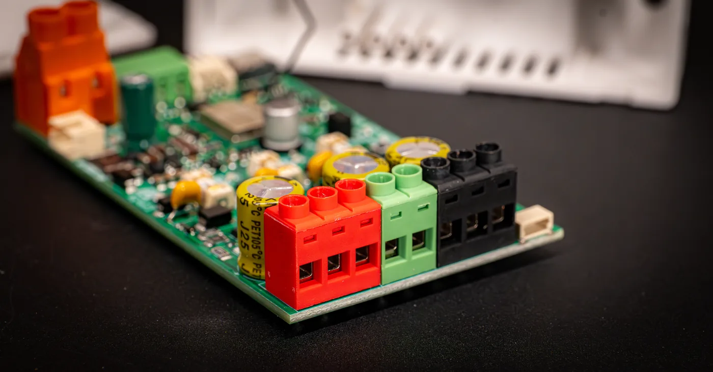 Macro of a Dig-Next internal PCB showing fused power terminals